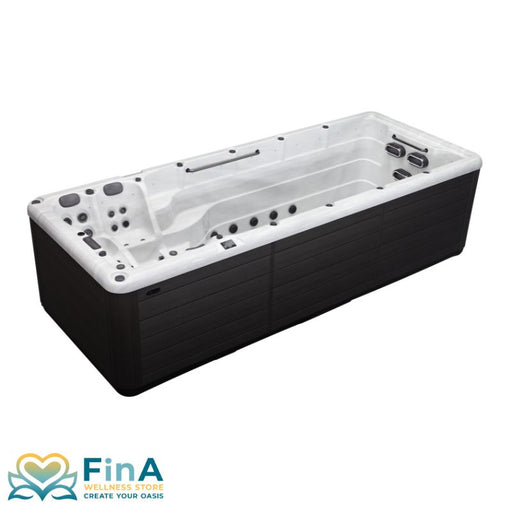 Platinum Spas Zelus Swim Spa mit weißer Acryl-Schale und dunkler Seitenverkleidung, ausgestattet mit 42 Massagedüsen, separatem Spa- und Swim-Bereich
