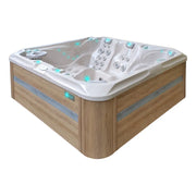 Whirlpool Passion Spas Admire mit weißem Becken und Holzverkleidung in Eichenoptik, Massagedüsen und LED-Beleuchtung für 6 Personen