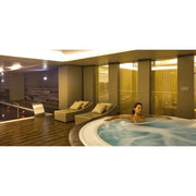 Portcril Club 25 Overflow Spa 7-Personen Whirlpool in modernem Wellness-Raum mit Loungebereich