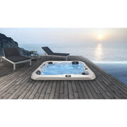 Portcril Double 520 Spa 5-Personen Premium Whirlpool mit LED-Beleuchtung in Terrassensetting mit Meerblick