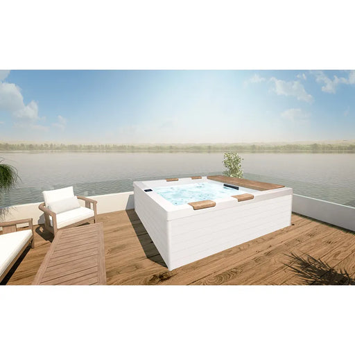 Portcril Lux Spa 4-Personen Lounge Whirlpool mit blauem Wasser auf Holzterrasse am See