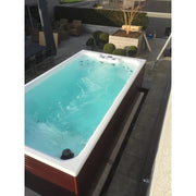 Portcril Relax 13 Swim Spa - Schwimm- & Wellness Spa mit türkisblauem Wasser in moderner Gartenanlage