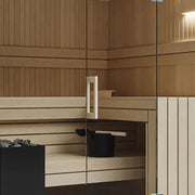 Air Classic Innensauna von Savne Štrus - Innenraum mit Holzbänken aus Espenholz und Glastür