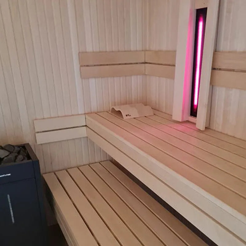 Air Classic Innensauna von Savne Štrus mit Espenholz, Innenraum mit Holzbänken und rosa LED-Beleuchtung