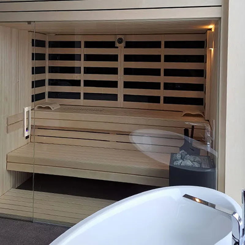 Savne Štrus Air Classic Innensauna mit klassischem Espenholz-Design, Innenansicht mit Holzbänken und Infrarot-Heizelementen