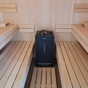 Savne Štrus Air Classic Innensauna - Klassisches Design mit Espenholz, Innenansicht mit Holzbänken und Ofen