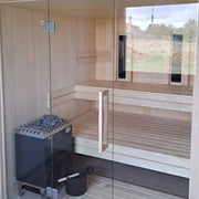 Savne Štrus Air Premium Innensauna - Modernes Design 15×120mm mit Holzbänken, Saunaofen und großem Fenster zum Garten