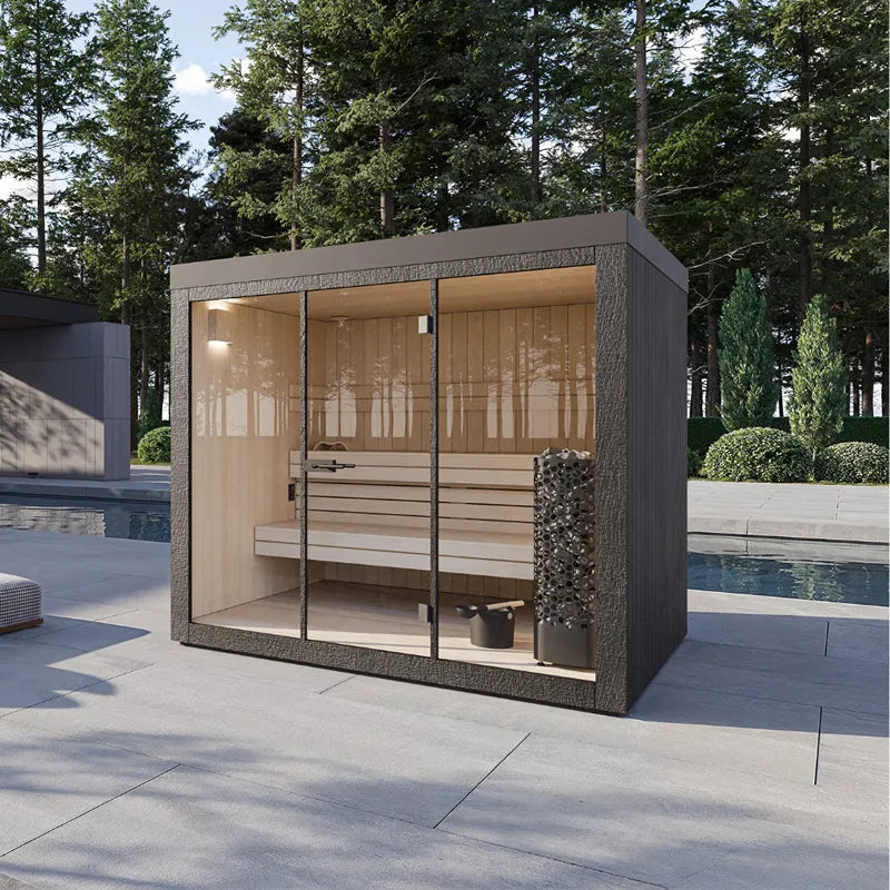 Gartensauna IGNIS – Finnisch/BIO Sauna von Savne Štrus mit Holzinnenraum und Sitzbänken im modernen Garten neben Pool
