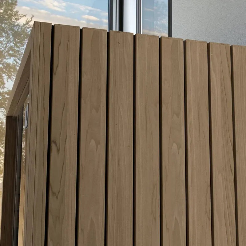 Savne Štrus Infrarot- & Salzsauna - Wellness bei niedriger Temperatur mit Holzverkleidung im Garten