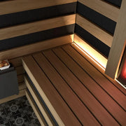 Savne Štrus Infrarot- & Salzsauna - Wellness bei niedriger Temperatur: Innenraum mit Holzbänken und warmem Infrarotlicht