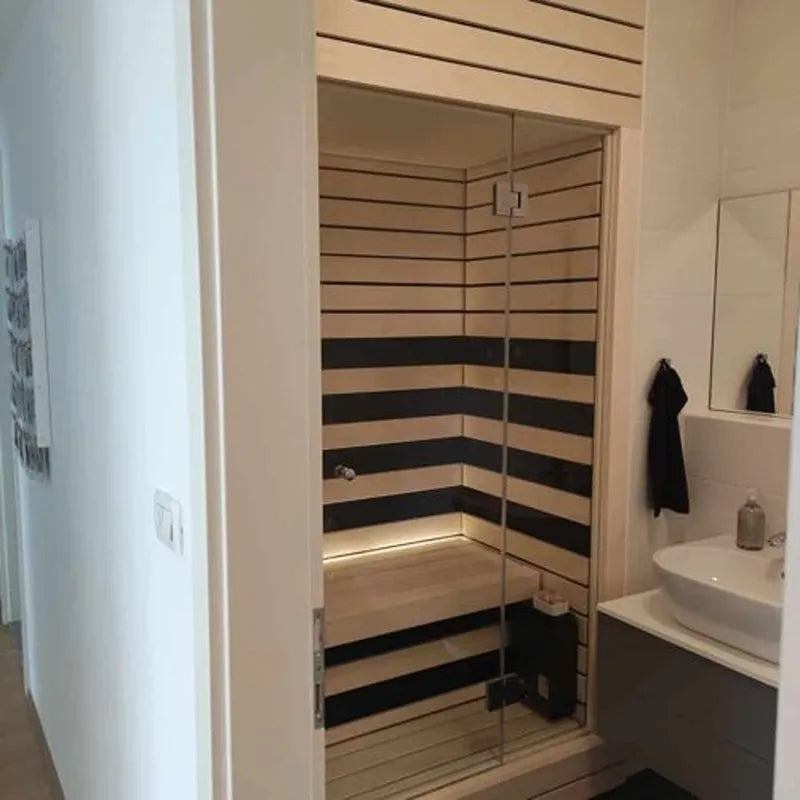 Savne Štrus Pure Innensauna - Minimalistisches Design 21×90mm mit Glastür und Holzbänken im Badezimmer