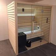 Savne Štrus Pure Innensauna - Minimalistisches Design 21×90mm mit Glastür und Holzbänken im Badezimmer