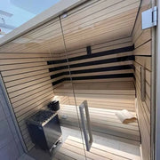 Pure Innensauna - Minimalistisches Design 21×90mm von Savne Štrus mit Holzbänken und minimalistischem Innenraum