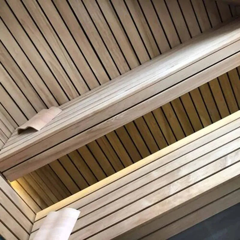 Savne Štrus Termo Pure Innensauna - Wärmebehandeltes Holz mit sichtbaren Holzlamellen und Deckendetails