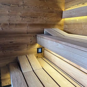 Savne Štrus Tyrol Innensauna – Alpenländisches Design mit Holzbänken, LED-Beleuchtung und Steuerungsmodul