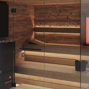 Savne Štrus Tyrol Innensauna - Alpenländisches Design mit Holzbanken, Glastür und LED-Beleuchtung
