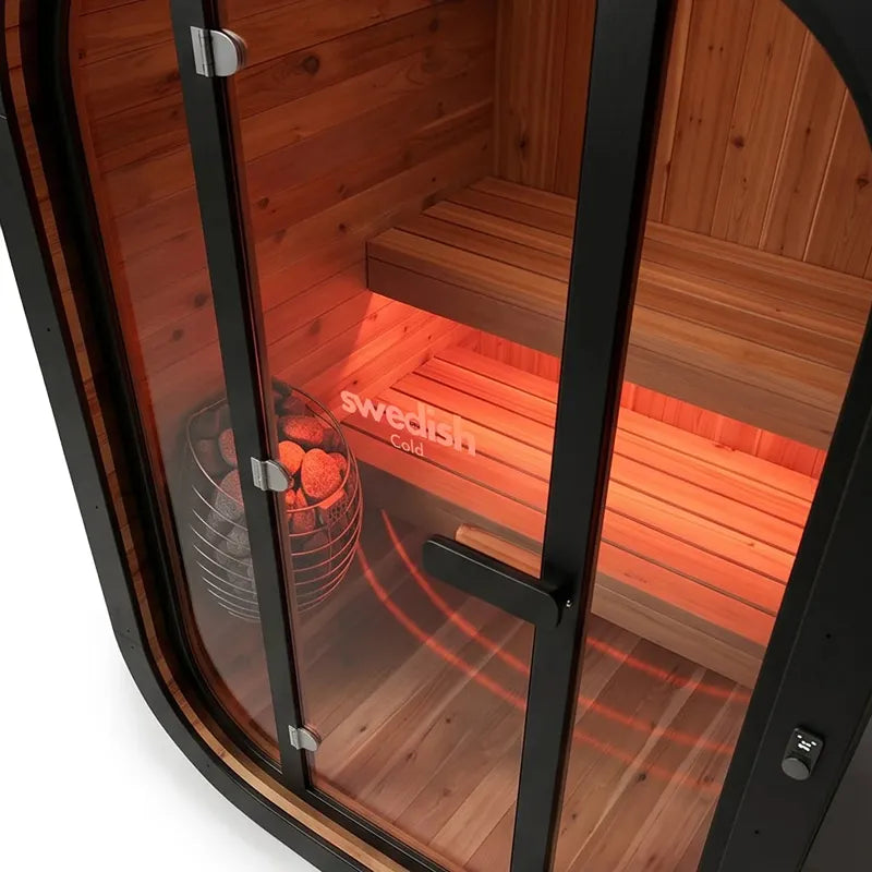 Swedish Cold Private Escape Gartensauna 2 Personen 90°C Innenraum mit Holzbänken und Saunaofen