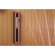 Tylö Brilliant Sauna-Set Eimer & Kelle Silber mit Thermometer an Saunawand aus Holz montiert