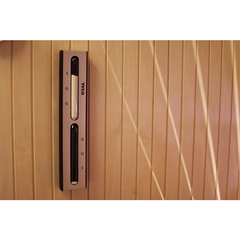 Tylö Brilliant Sauna-Set Eimer & Kelle Silber mit Thermometer an Saunawand aus Holz montiert
