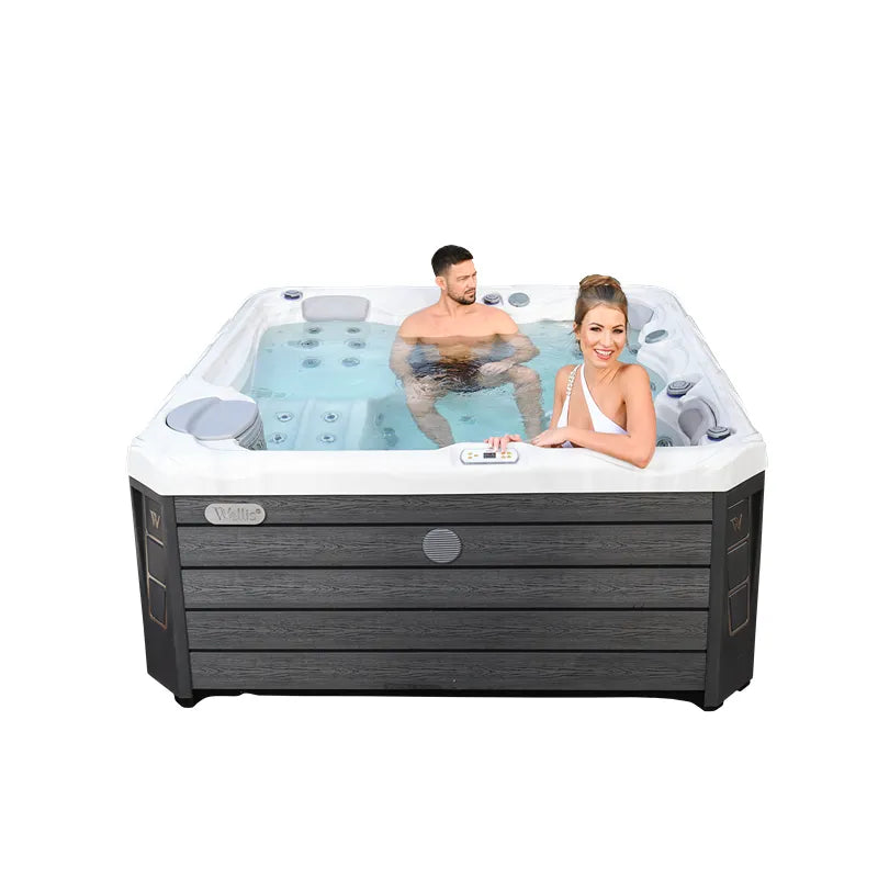 Wellis Budapest Life Premium-Whirlpool mit zwei Personen in türkisblauem Wasser, weißer Wanne und dunkelgrauer Holzoptik-Umrandung