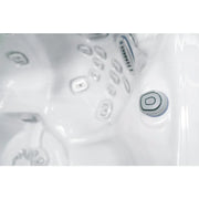 Wellis Elbrus Life Whirlpool Massagedüse mit Kontrolltasten in Nahaufnahme