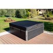 Wellis Elbrus Life Premium Whirlpool mit schwarzer Abdeckung auf Holzterrasse im Garten