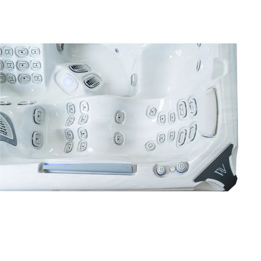 Wellis Everest Life Whirlpool Draufsicht mit 68 Jets, Sitzbereichen und Bedienungsleisten
