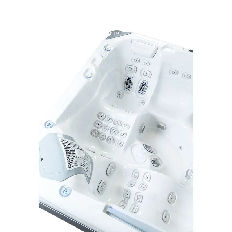 Wellis Everest Life Premium Whirlpool Draufsicht mit 5 Sitzbereichen, 68 Jets und Steuerungspanelen