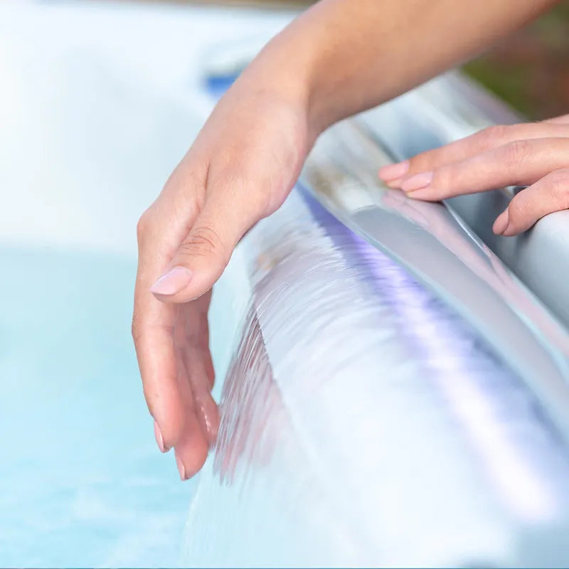 Wellis Everest Life Premium Whirlpool mit Wasserjets, Hand berührt sprudelndes Wasser