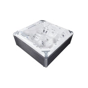 Wellis Kilimanjaro Life Premium Whirlpool mit 6 Sitzen und 59 Jets, Draufsicht auf weißes Becken mit Kontrollpanel