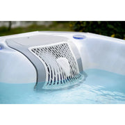 Wellis Kilimanjaro Life Premium Whirlpool mit Jet-Düsen und Wasserfontäne im Garten