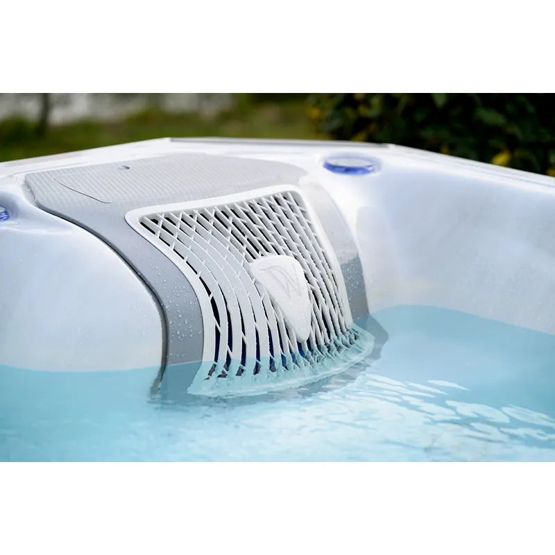 Wellis Kilimanjaro Life Premium Whirlpool mit Jet-Düsen und Wasserfontäne im Garten