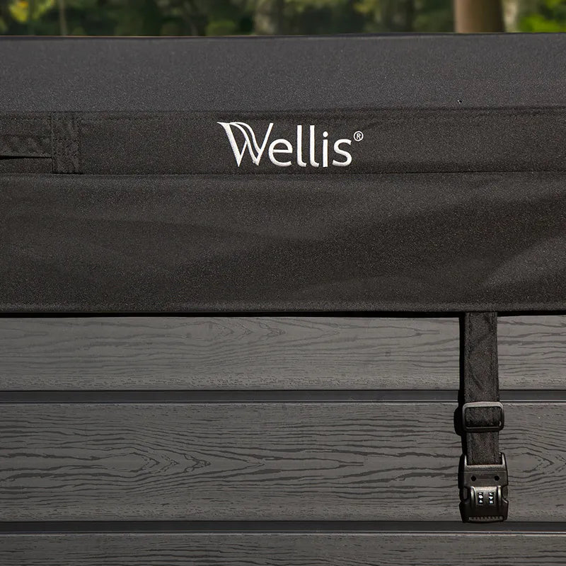 Wellis Lima Life Premium-Whirlpool mit schwarzem Rand und Holzverkleidung im Garten