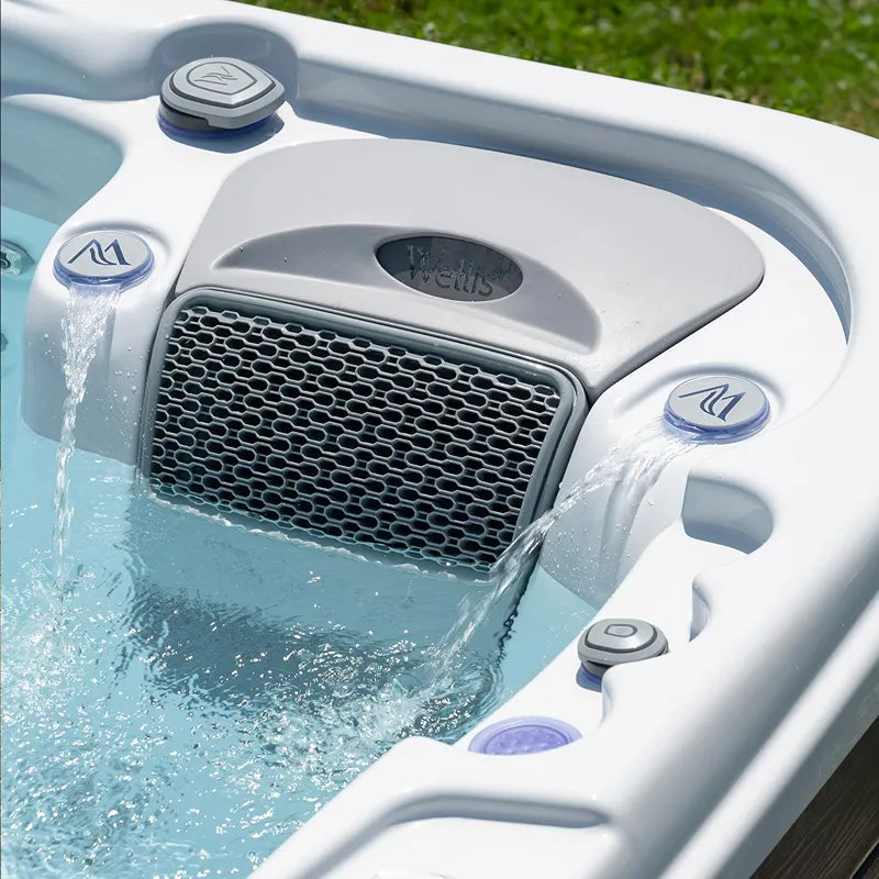 Wellis Lugano Life Premium-Whirlpool mit aktivem Wasserstrahl, Düsenanlage und Steuerungselementen im Garten