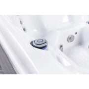 Wellis Lugano Life Whirlpool Steuerknopf mit blauer Beleuchtung auf weißer Wanne