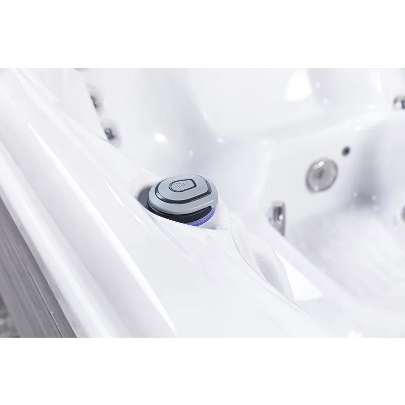 Wellis Lugano Life Whirlpool Steuerknopf mit blauer Beleuchtung auf weißer Wanne