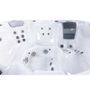 Wellis Lugano Life Whirlpool Innenraum mit Massagedüsen und Sitzplätzen von oben