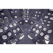 Wellis Makalu Life Premium Whirlpool Innenansicht von oben mit 51 Jets und Sitzbereichen