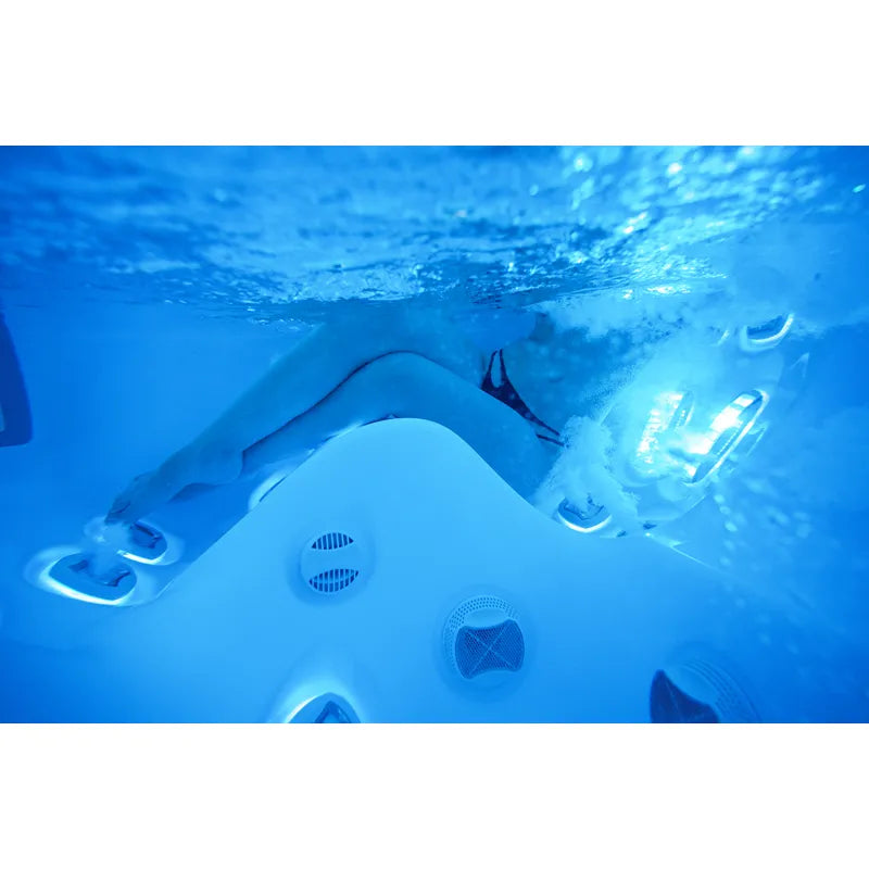 Wellis Makalu Life Whirlpool mit Wasserdüsen und Massagejets, Unterwasseransicht