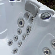 Wellis Manhattan Life Whirlpool Massagedüsen und Steuerung in weiß