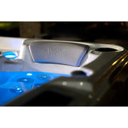 Wellis Olympus Life Whirlpool Kopfstütze mit blauer LED-Beleuchtung und Jets