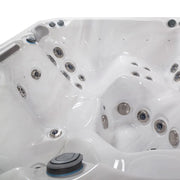 Wellis Palermo Life Premium-Whirlpool mit mehreren Massagedüsen und Luftdüsen von oben