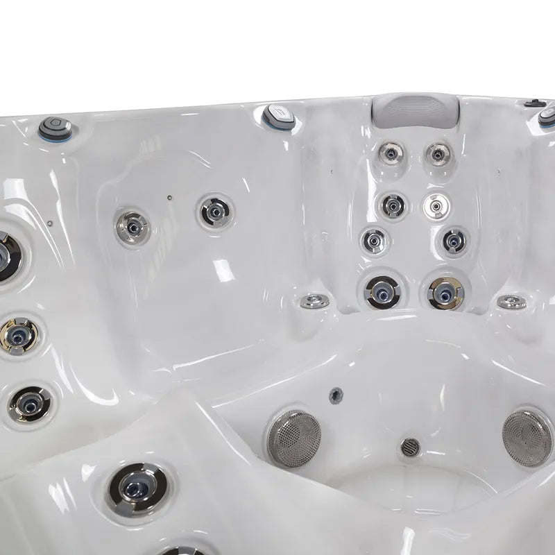 Wellis Palermo Life Whirlpool Innenraum mit Massagedüsen und Sitzplätzen von oben