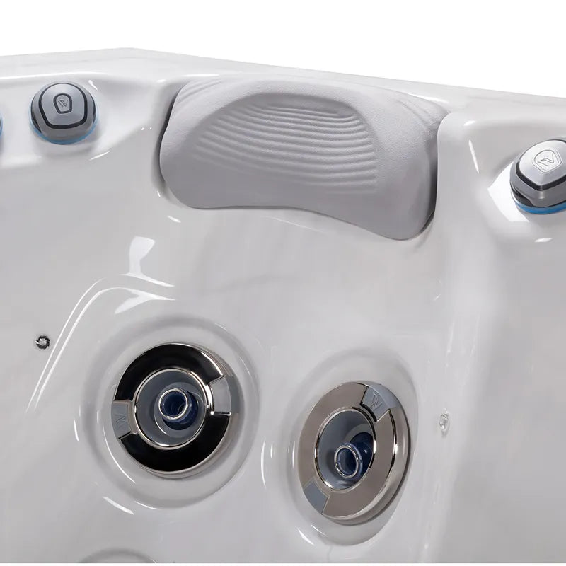 Wellis Palermo Life Premium-Whirlpool von oben mit Kopfstütze und Düsensystem