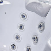 Wellis Prague Life Whirlpool Massagedüsen Detail mit Kopfstütze