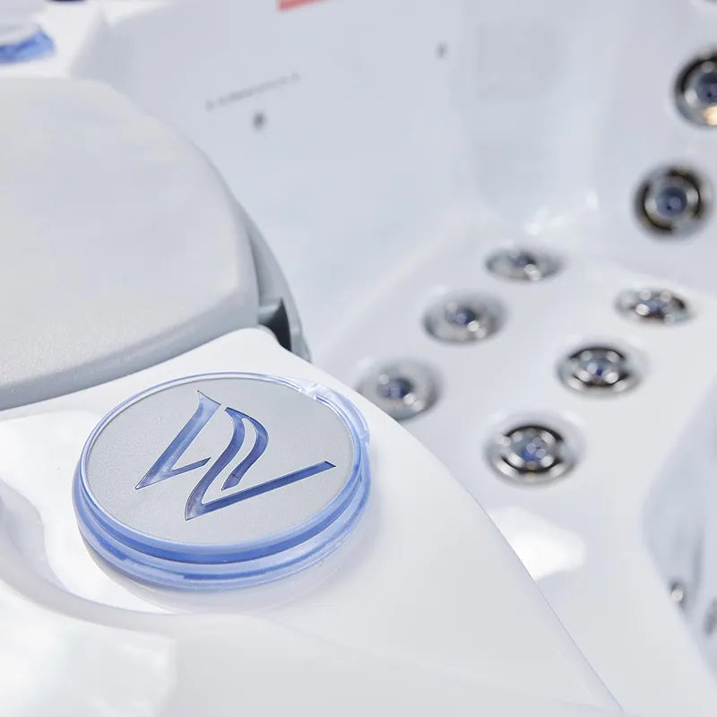 Wellis Prague Life Whirlpool Bedienfeld mit blauem W-Logo und Kontrolltasten