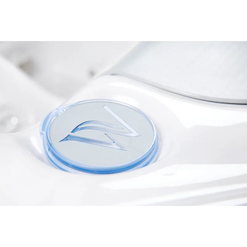 Wellis Teide Life Whirlpool Bedienfeld mit blauem Logo und Steuerungsschaltern