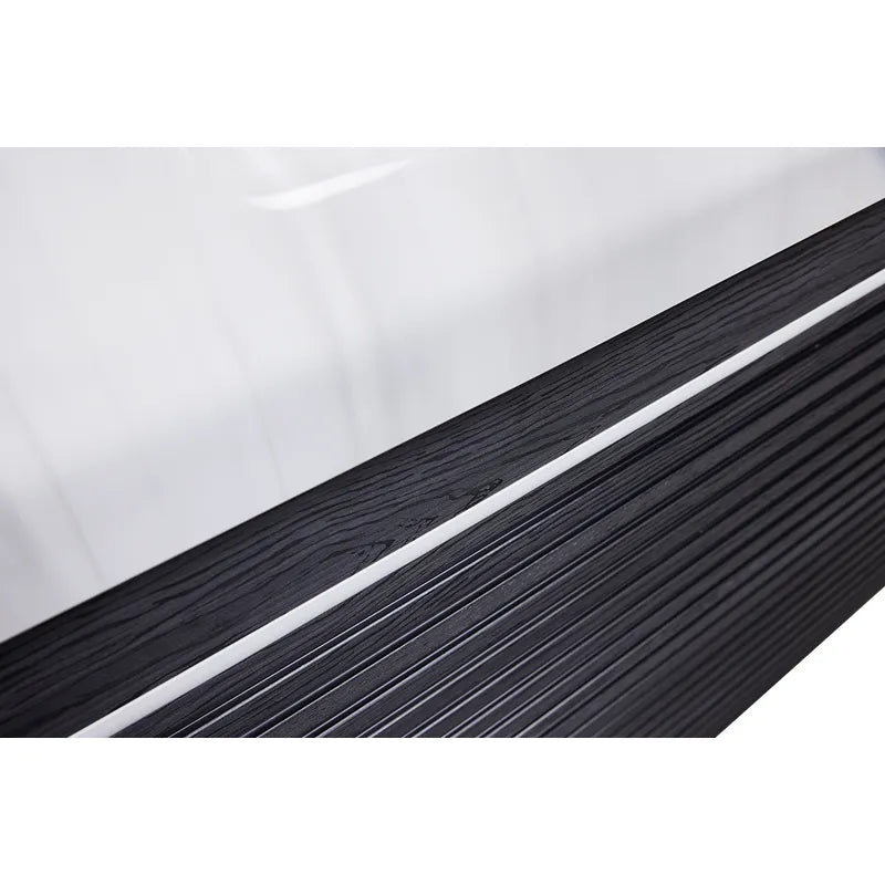 Wellis Teide Life Whirlpool Rand-Detail mit schwarzer Holzoptik und weißer Zierleiste