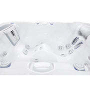 Wellis Teide Life Premium Whirlpool von oben mit 32 Massagedüsen, weißem Becken und modernen Steuerungselementen