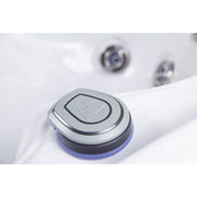 Wellis Vienna Life Whirlpool Steuerknopf mit Wasser-Symbol Nahaufnahme